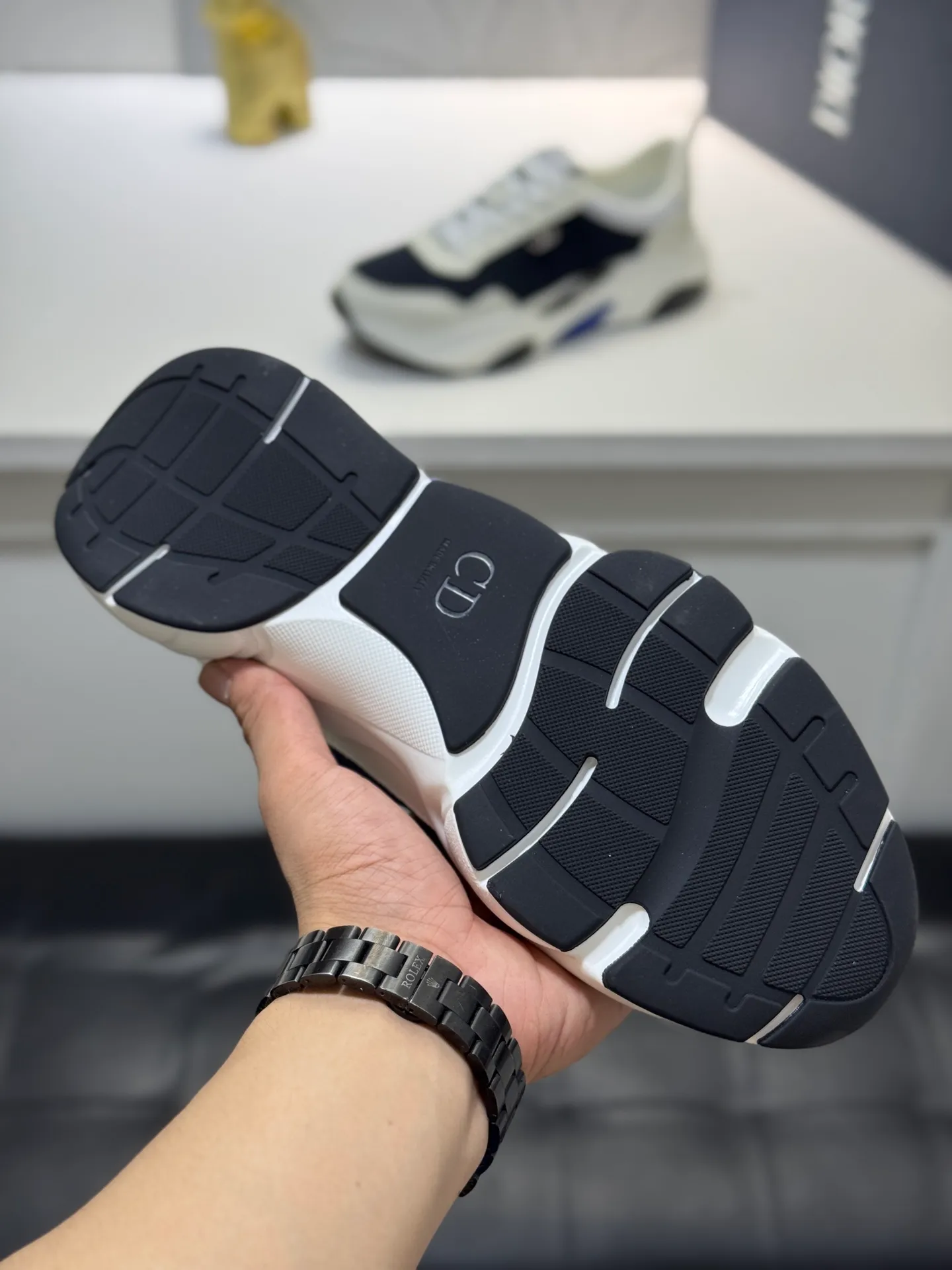 Men's shoes 💰440【New style】🪳🪳(Dior) popular model【New style】⚠⚠️Top purchasing agent🔍🔍Men's HK counters are on sale simultaneously. Sole: The original sole is specially provided by the original factory. The exclusive movable molded sole is super comfortable. The original factory follows the order. 🔍🔍The high-quality multi-color splicing design is exquisite and unique, and the cowhide stitching mesh lining💪Details determine the quality. We only make shoes with care. You can enter and exit the counter at will. Welcome to compare🇮🇹Size: 38-44 (45 customized